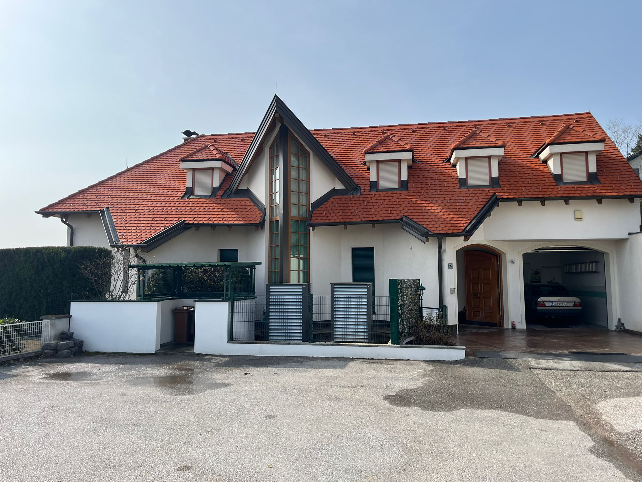 Dachreinigung: Bild eines von Algenstop gereinigten Daches